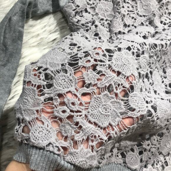 Pieces Kensie gray crochet lace floral sweater XS - Picture 5 of 6